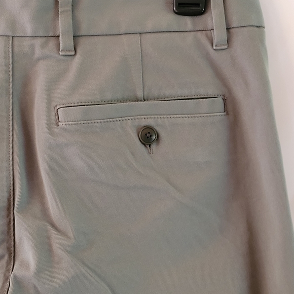 EVERLANE 9" Slim Fit Shorts - Pewter Green - Picture 8 of 14